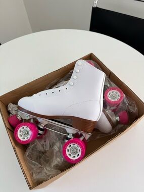NWT! White Classic Roller Skate with Pink Wheels